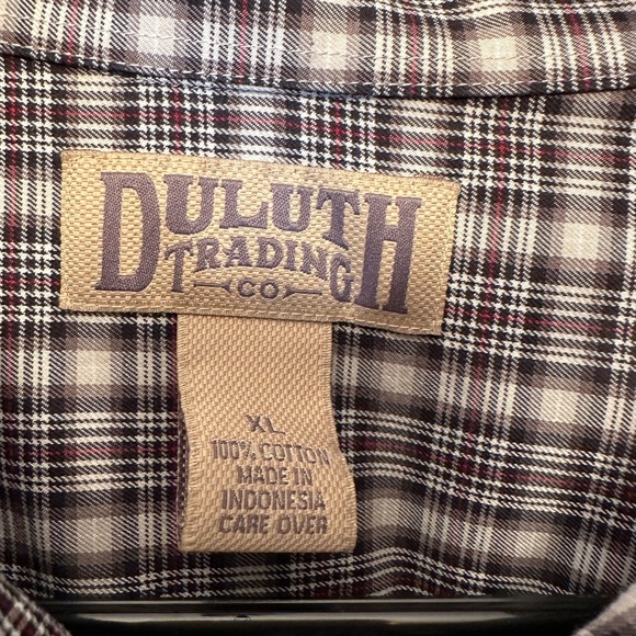 Duluth Trading Co. Men’s XL Button Down Black, White Red Plaid Mint Condition - Picture 3 of 8